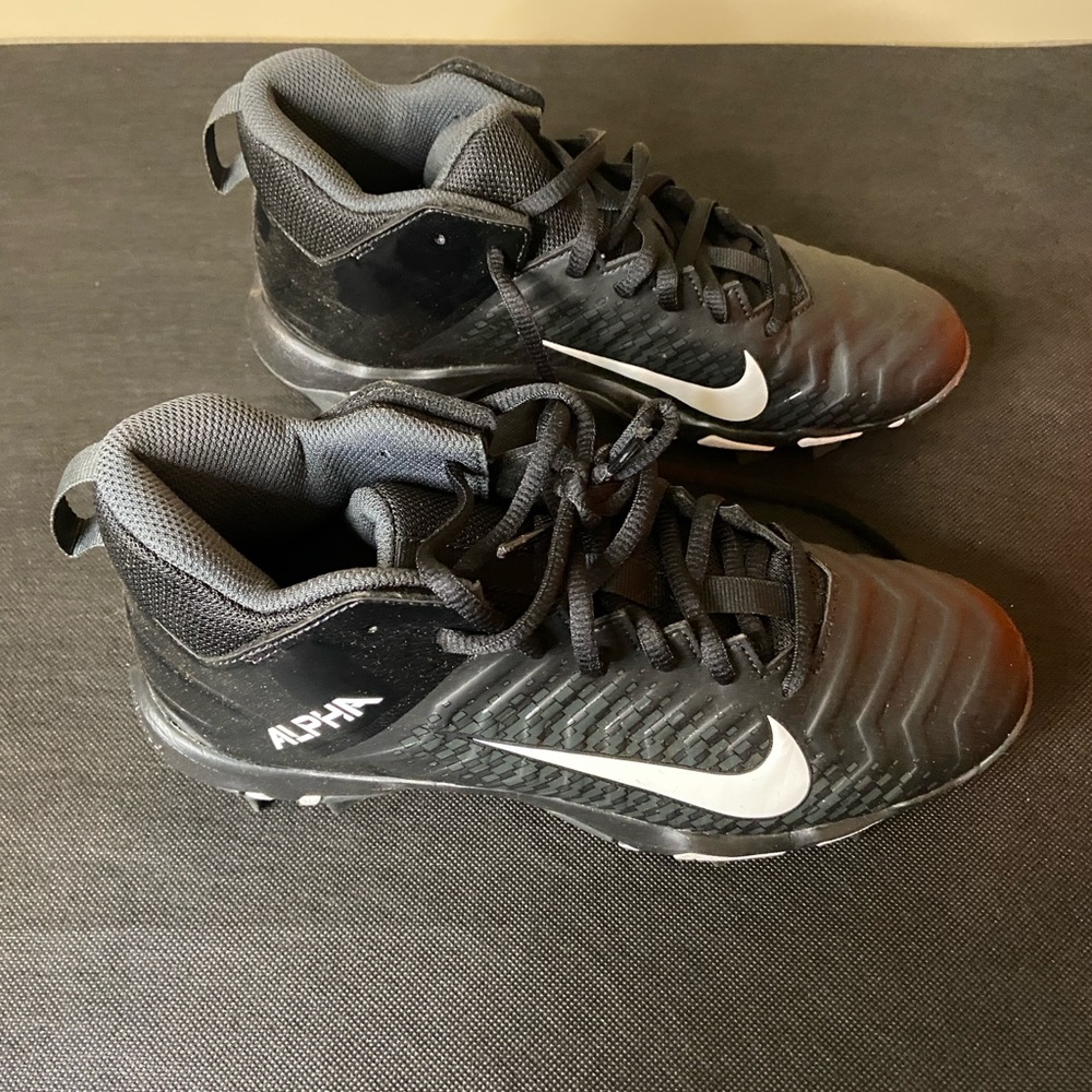 Nike Alpha Kids‎ Black and White Sneakers